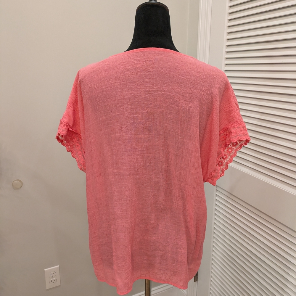 Pink Ruffled Short Sleeve Blouse Size Medium - Picture 2 of 2
